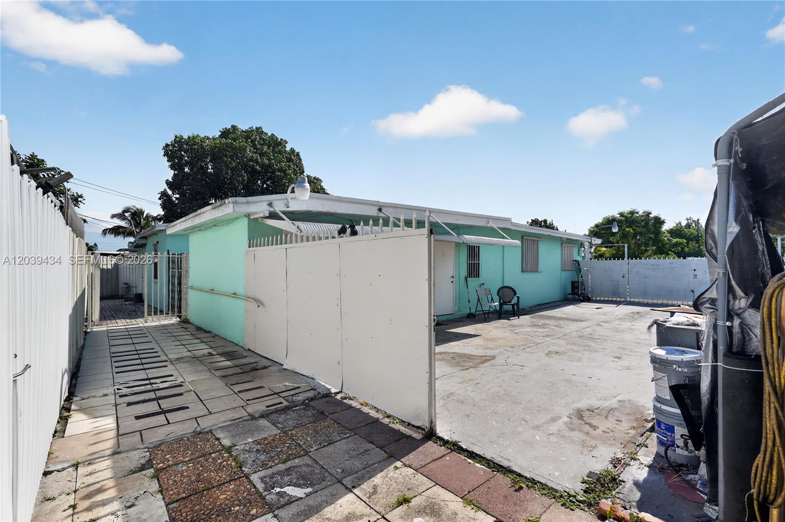 A12039434 Property Photo 29