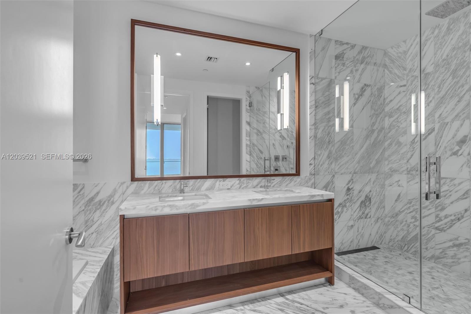 A12039521 Property Photo 16