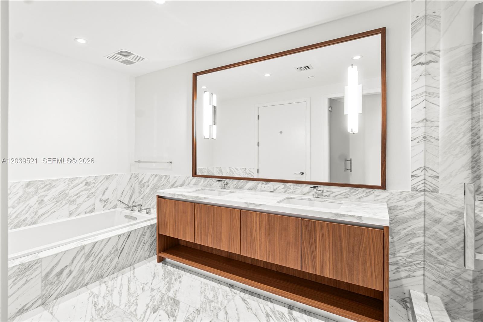 A12039521 Property Photo 23