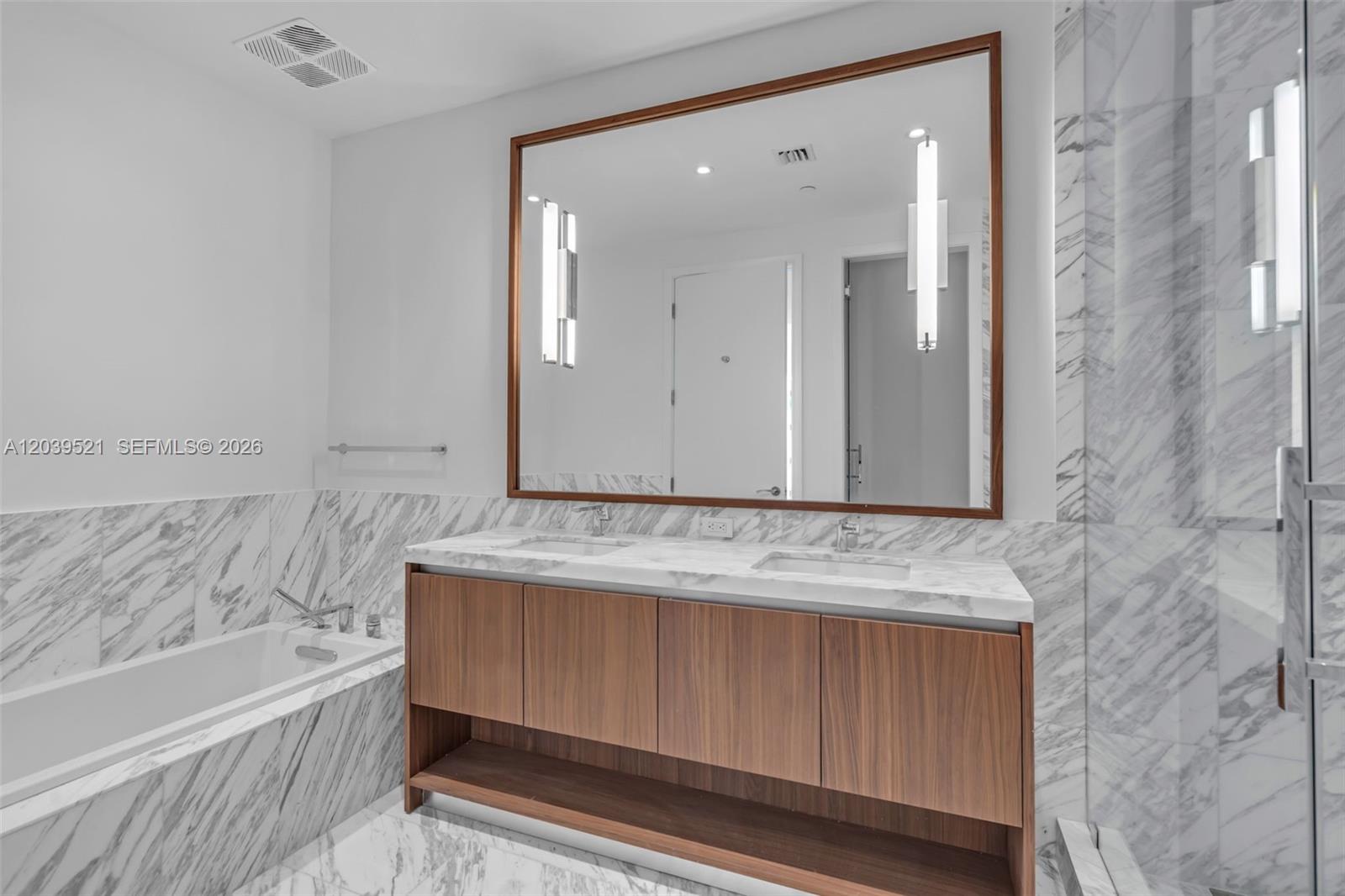 A12039521 Property Photo 24