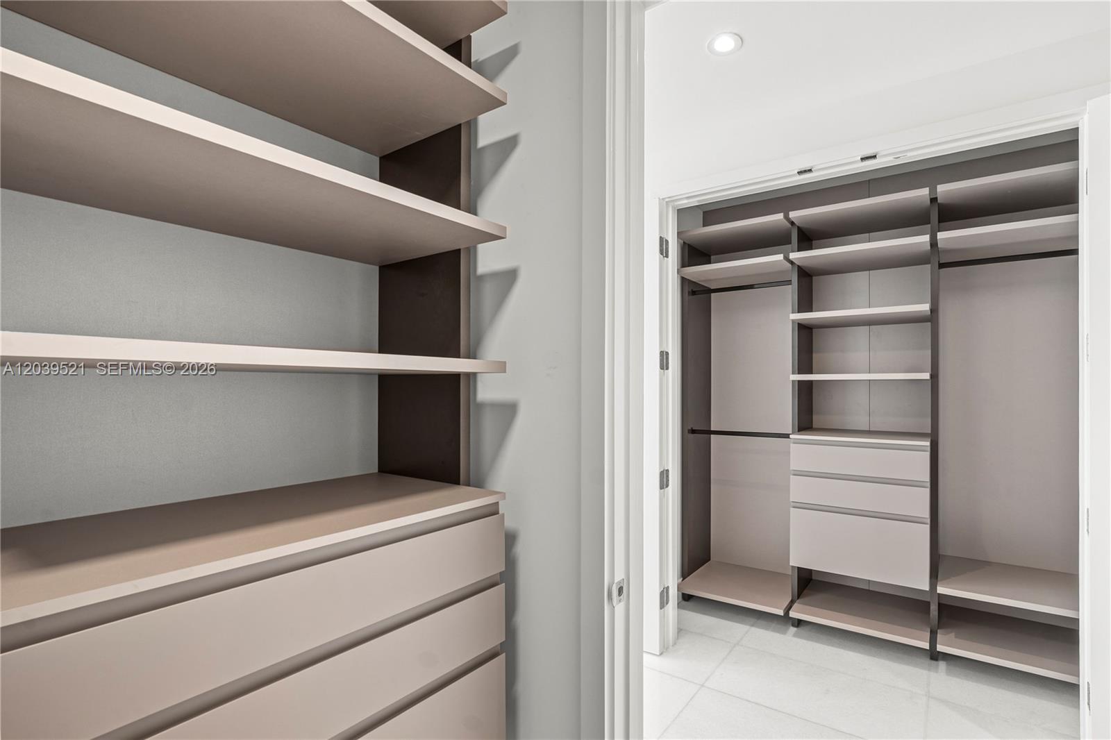 A12039521 Property Photo 24