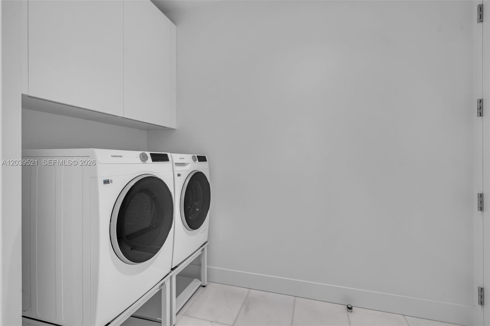 A12039521 Property Photo 25