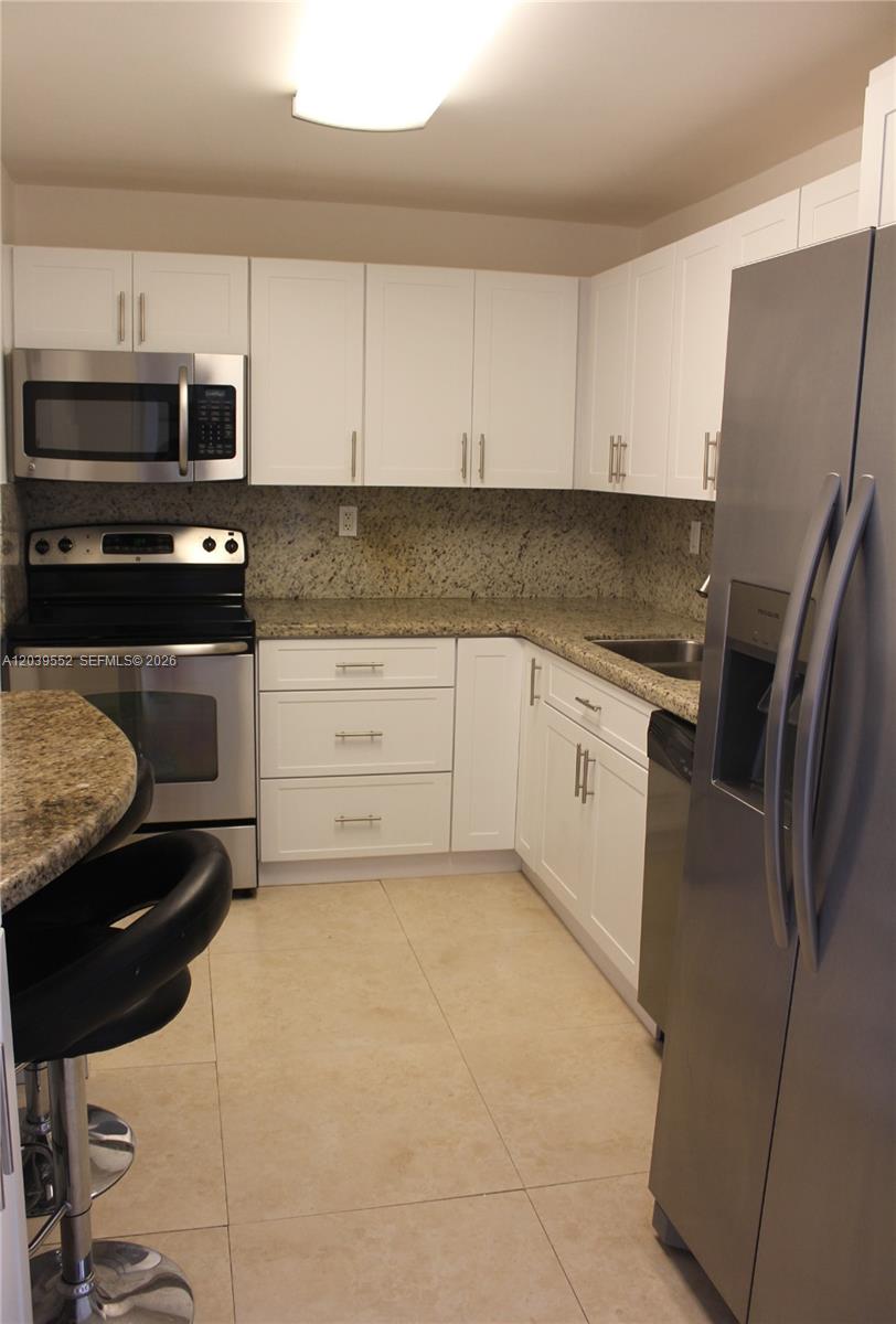 2333 Brickell Avenue 1004 Property Photo 3