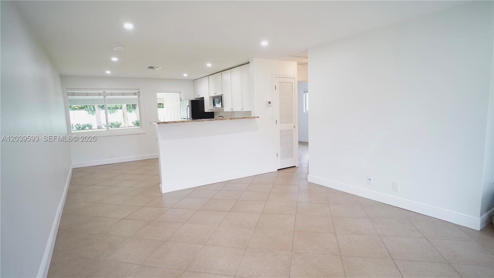 323 Northlake Drive 323/325 Property Photo 4