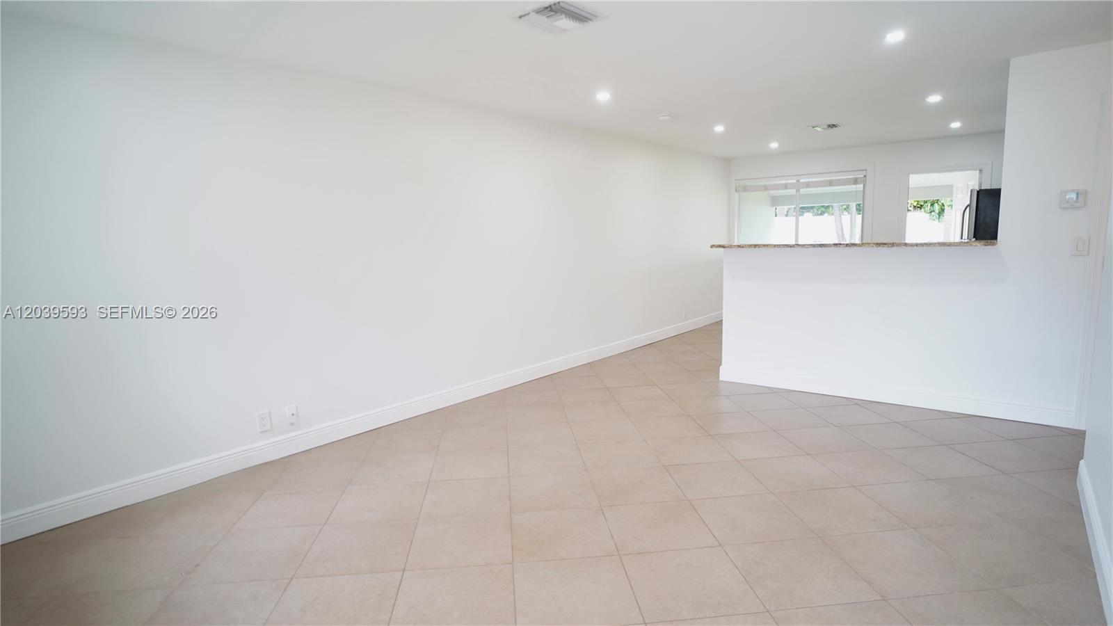 323 Northlake Drive 323/325 Property Photo 5