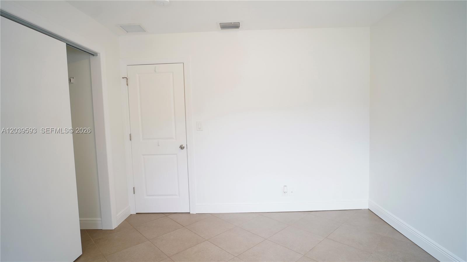 323 Northlake Drive 323/325 Property Photo 9