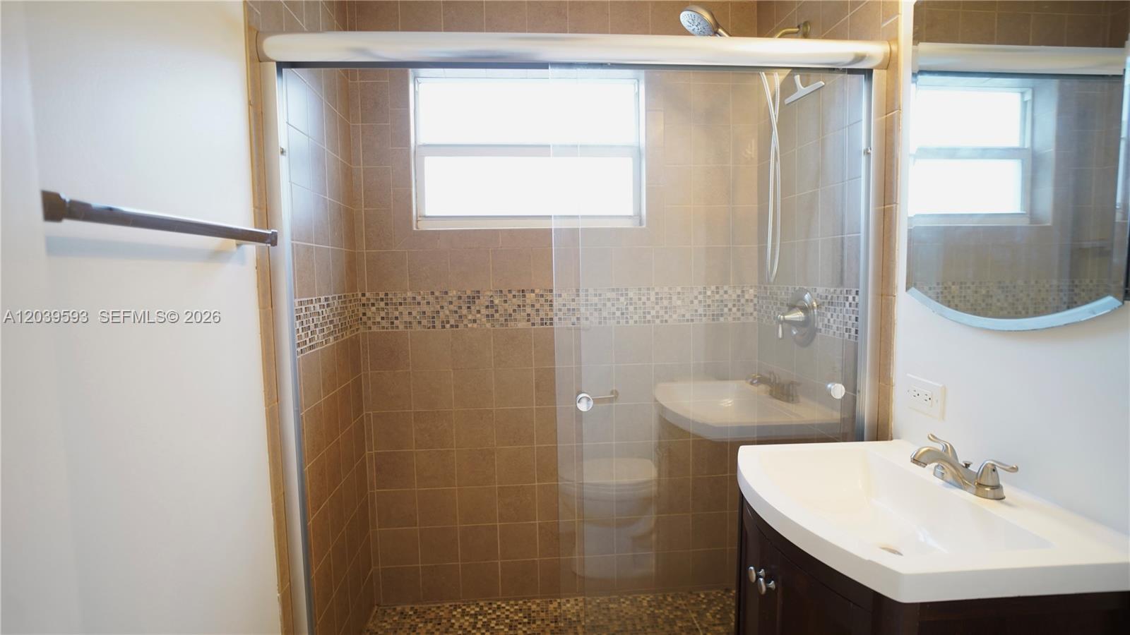 323 Northlake Drive 323/325 Property Photo 10