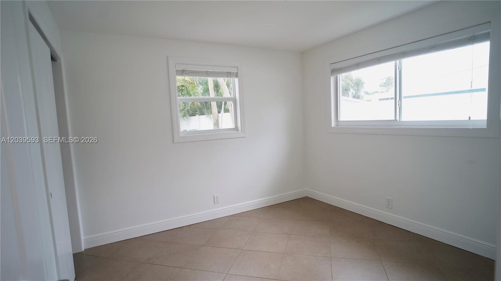 323 Northlake Drive 323/325 Property Photo 11
