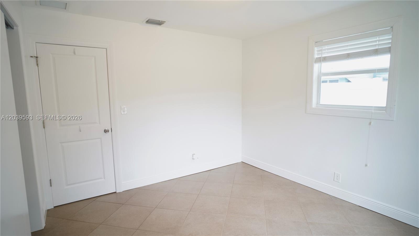 323 Northlake Drive 323/325 Property Photo 14