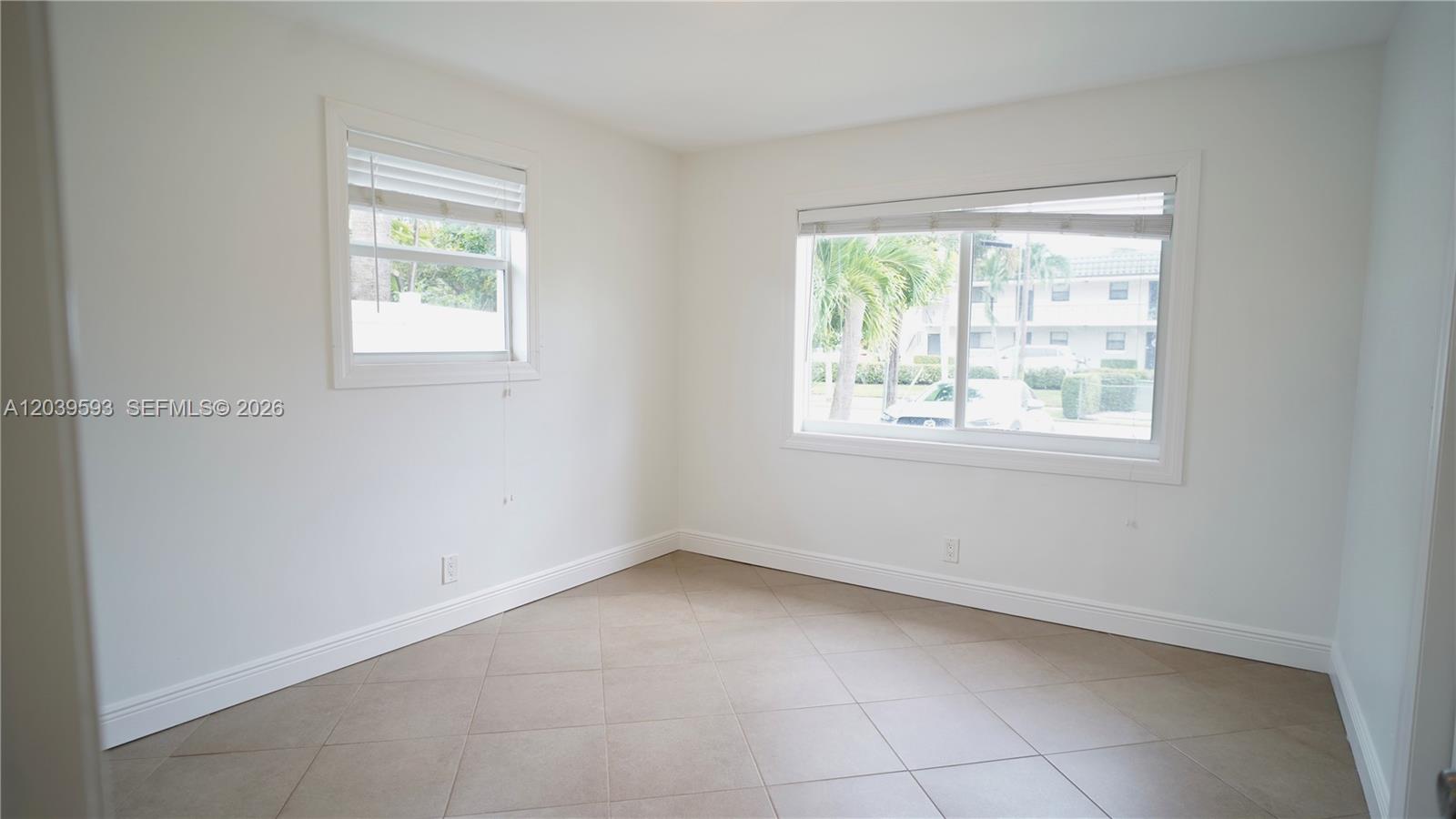 323 Northlake Drive 323/325 Property Photo 15