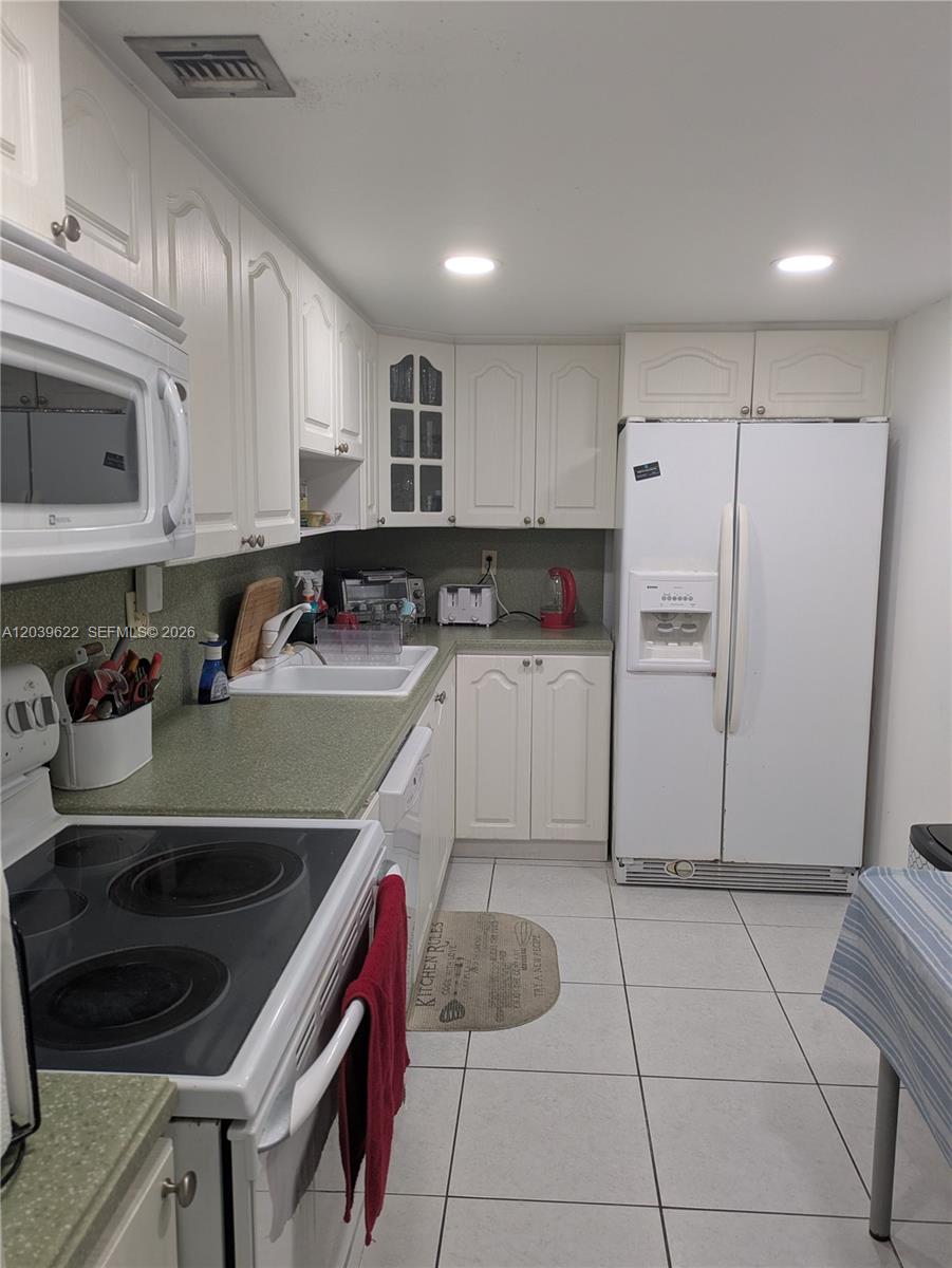 1849 S Ocean Drive 1407 Property Photo 7