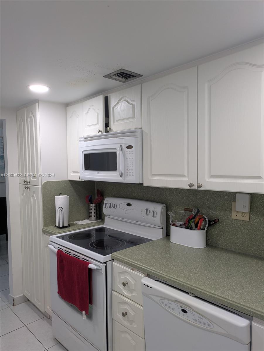1849 S Ocean Drive 1407 Property Photo 8