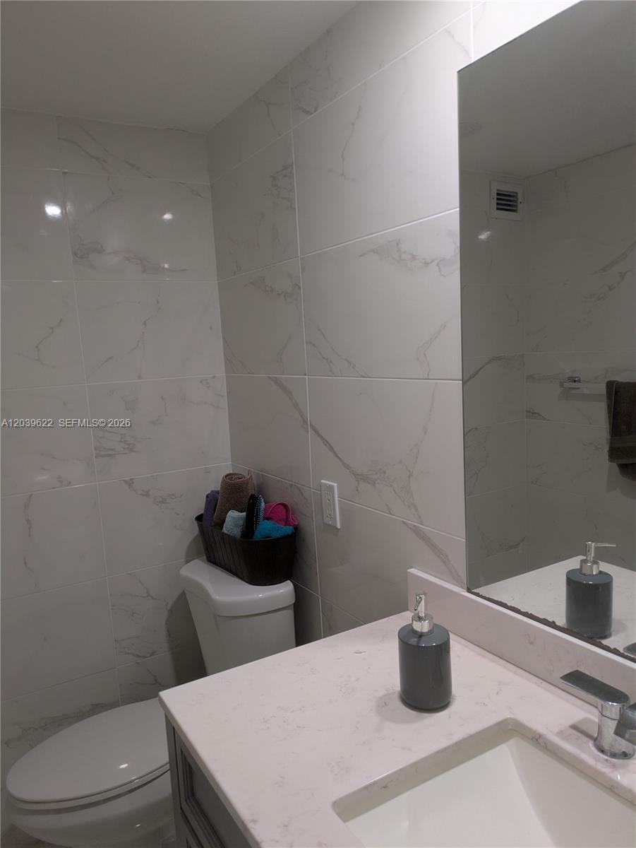1849 S Ocean Drive 1407 Property Photo 14