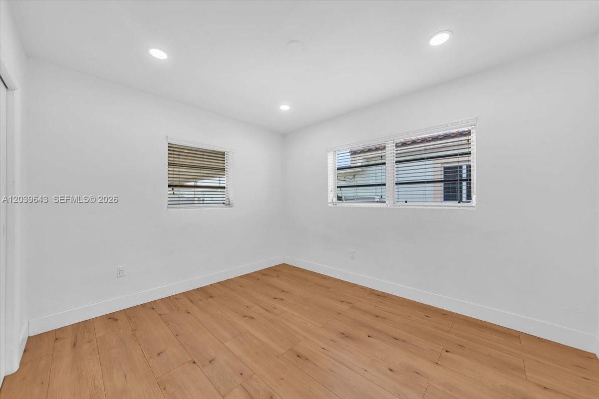 4719 E 8th Court Property Photo 17