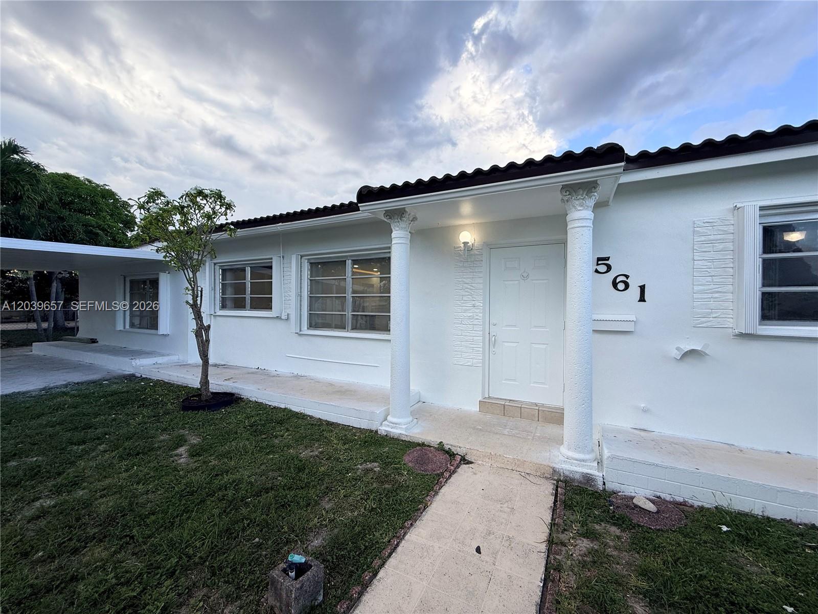 561 W 39th Street N/a Property Photo 1