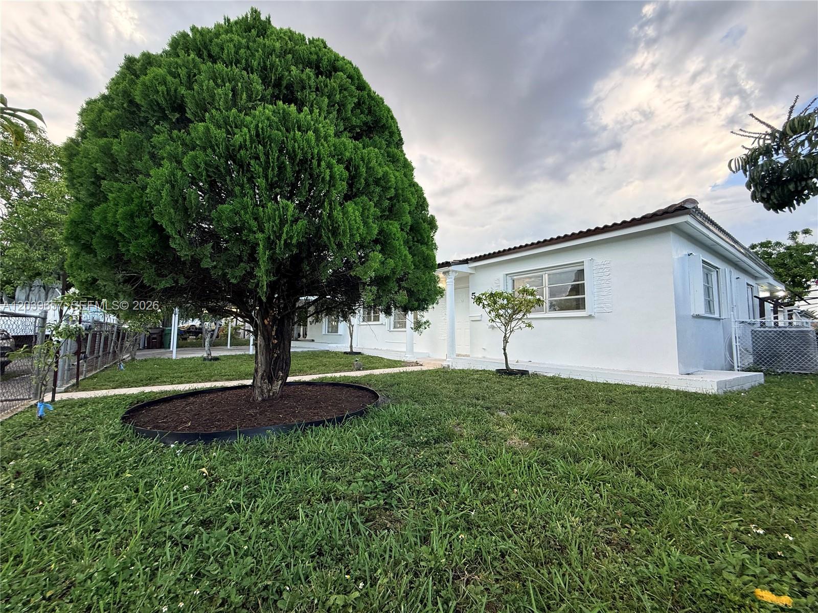 561 W 39th Street N/a Property Photo 4