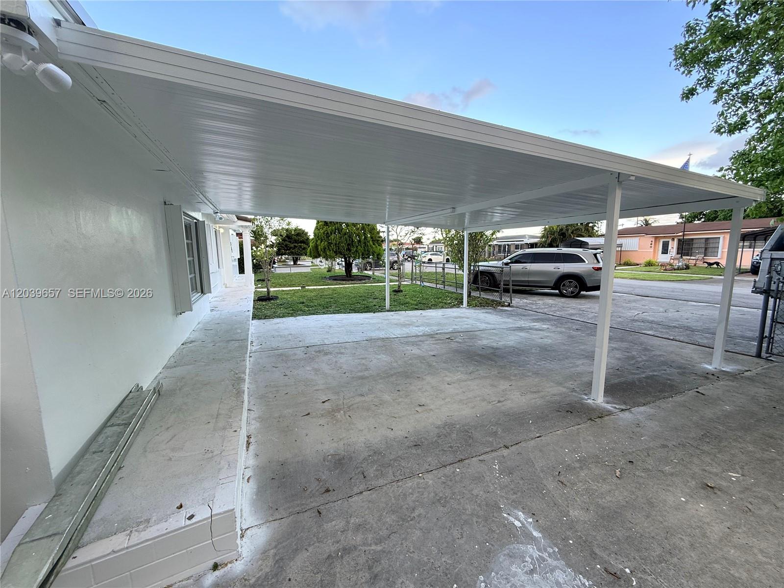 561 W 39th Street N/a Property Photo 7