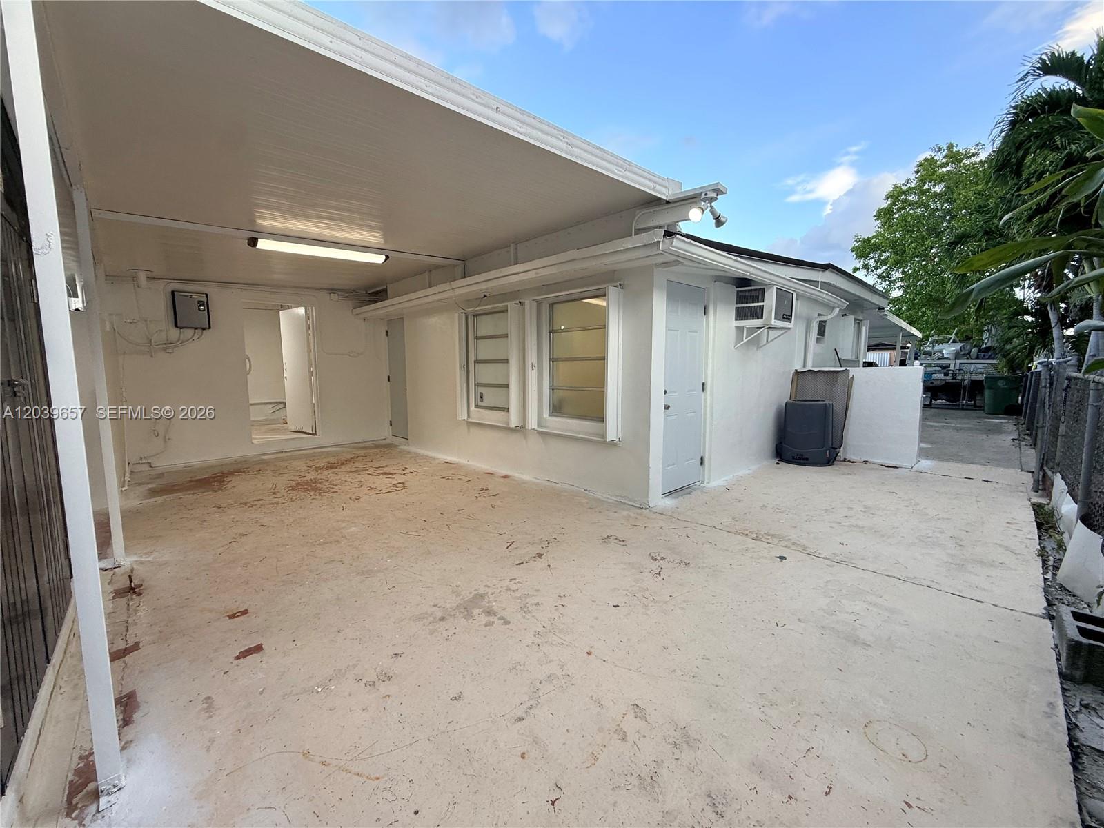 561 W 39th Street N/a Property Photo 9