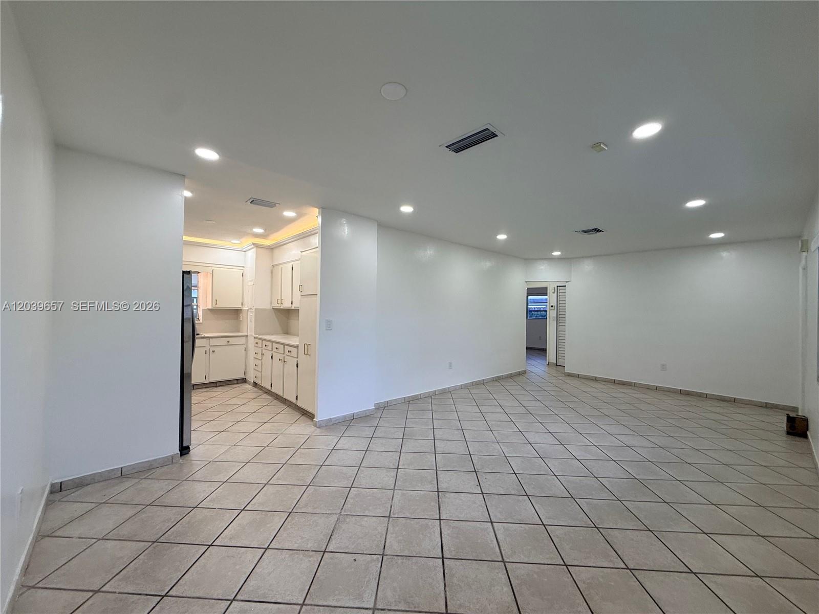 561 W 39th Street N/a Property Photo 14