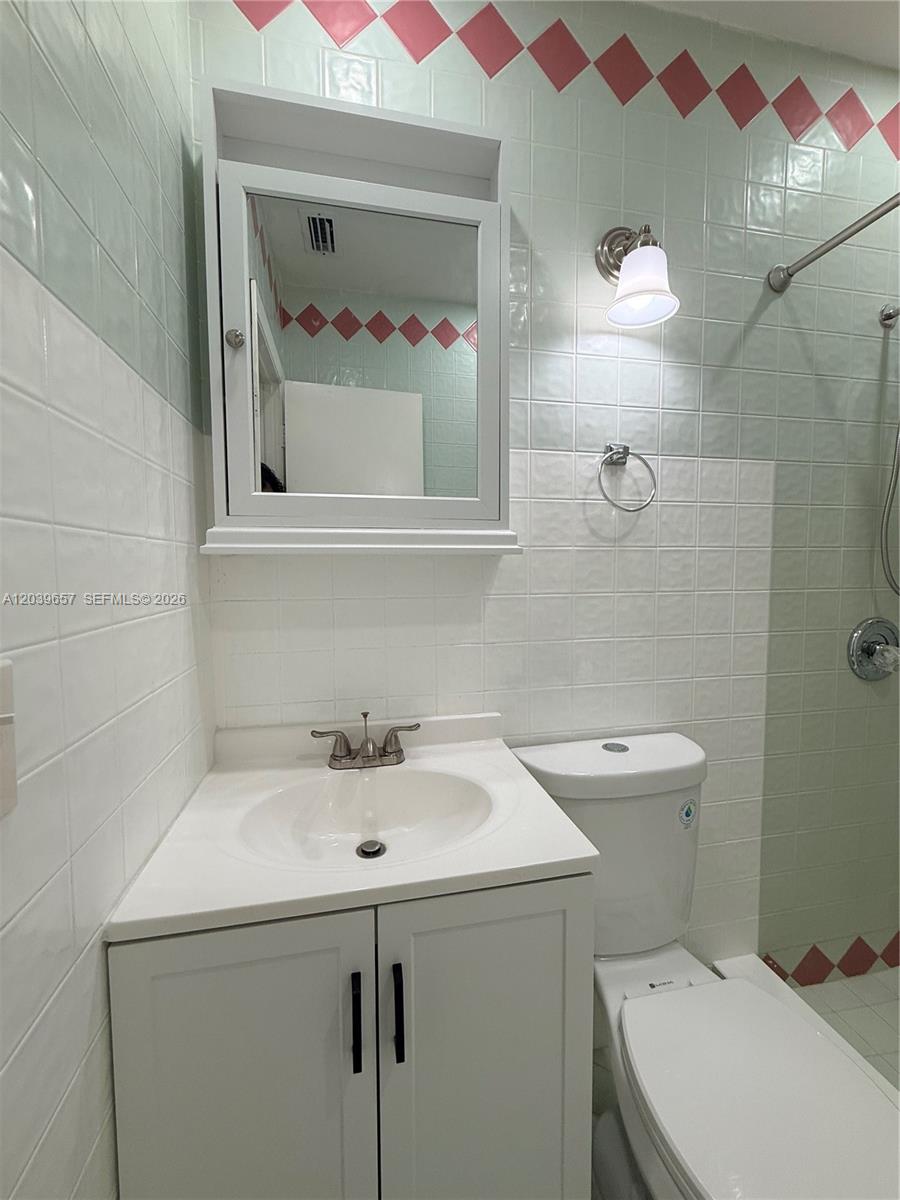 561 W 39th Street N/a Property Photo 19
