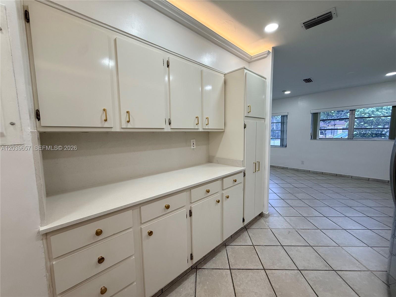 561 W 39th Street N/a Property Photo 45