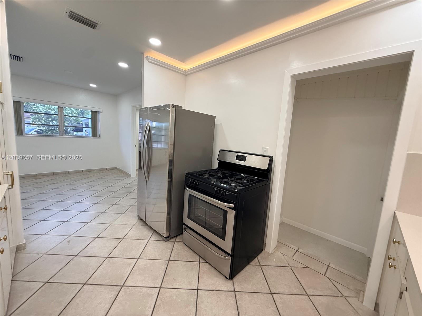 561 W 39th Street N/a Property Photo 46