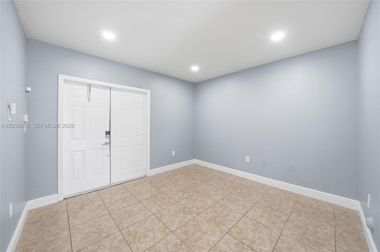 A12039666 Property Photo 6