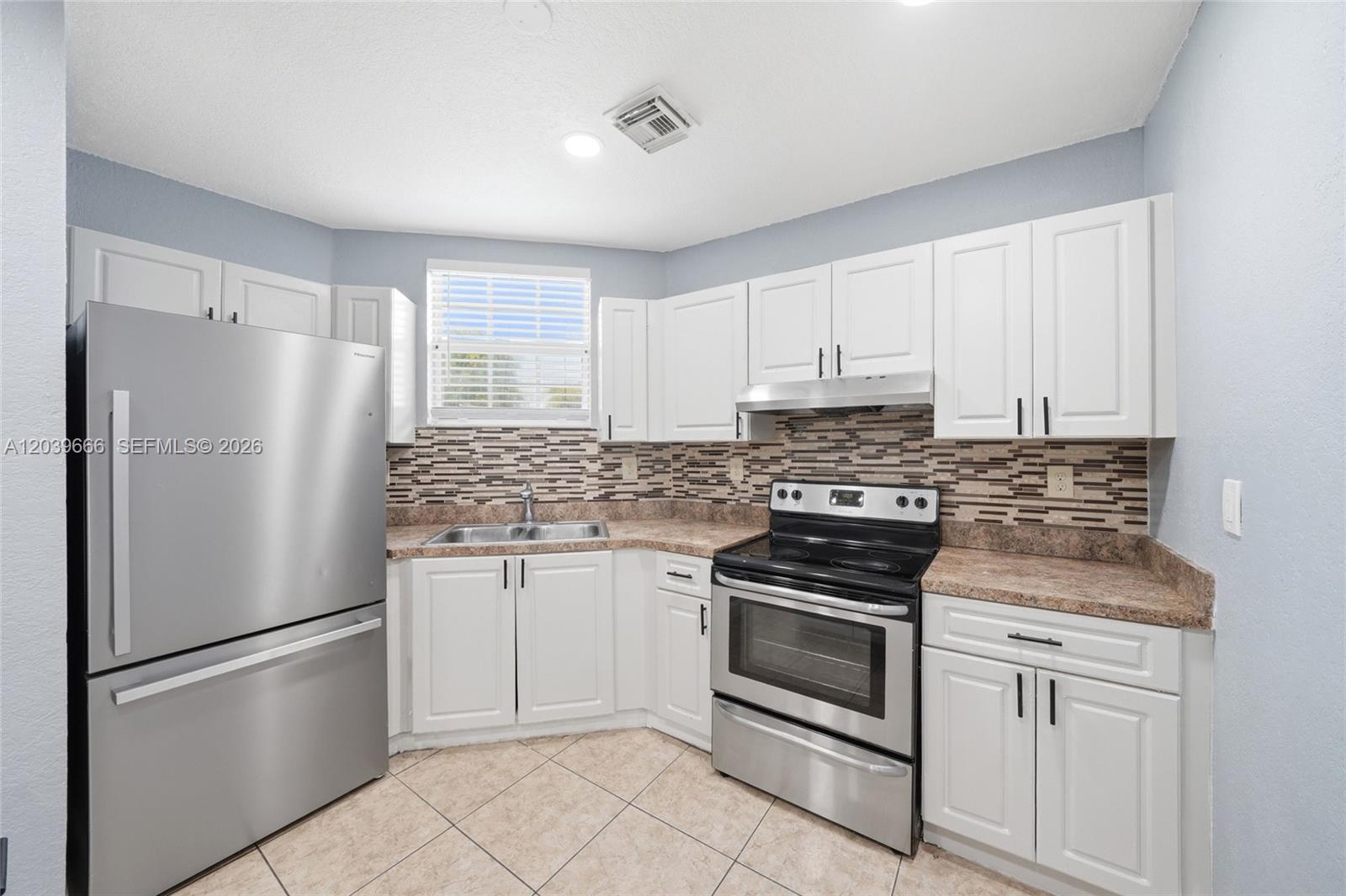 A12039666 Property Photo 12