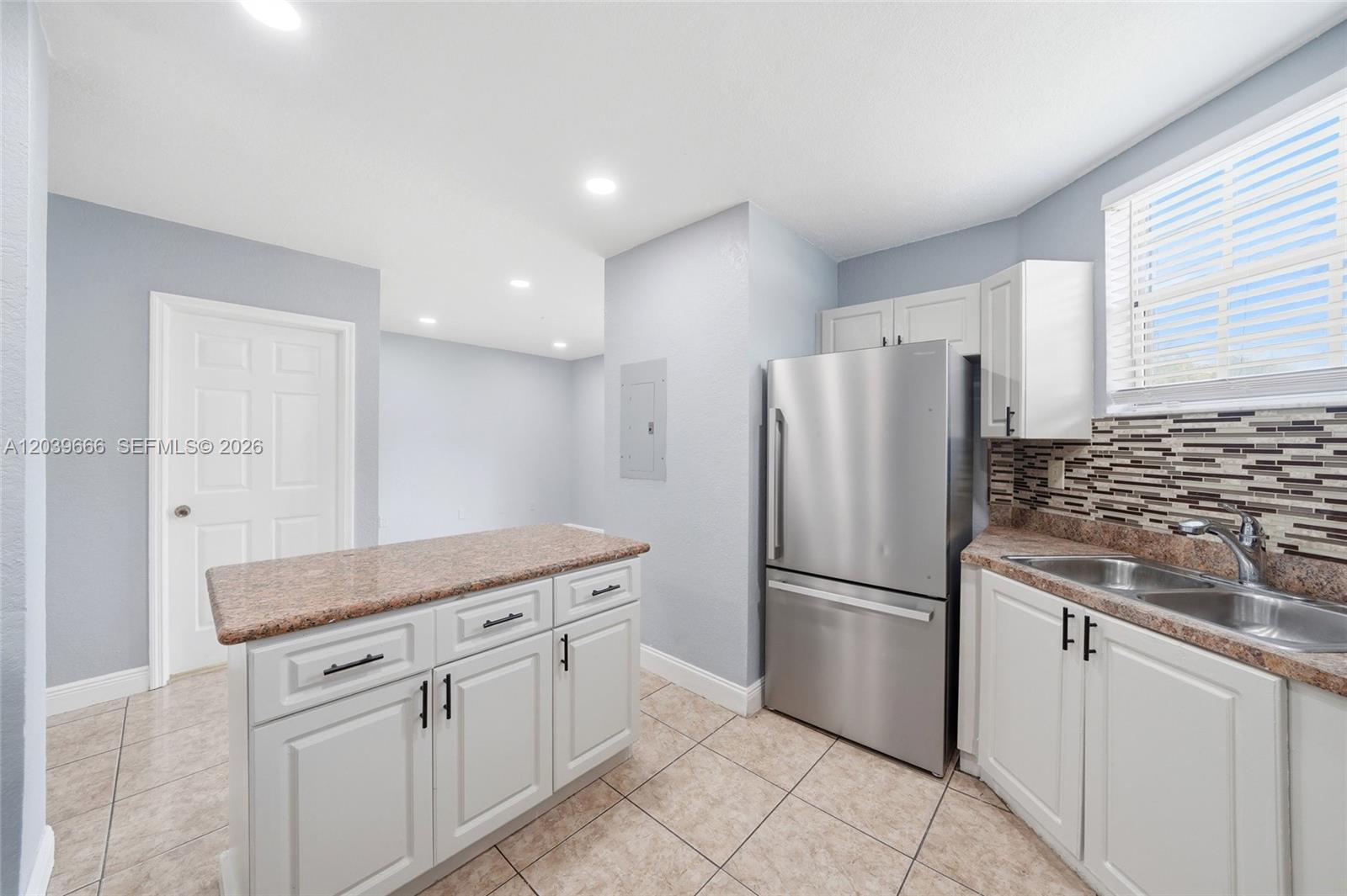 A12039666 Property Photo 14