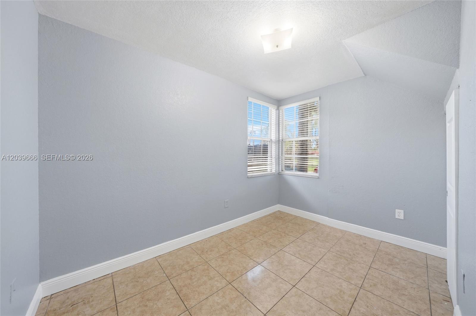 A12039666 Property Photo 22