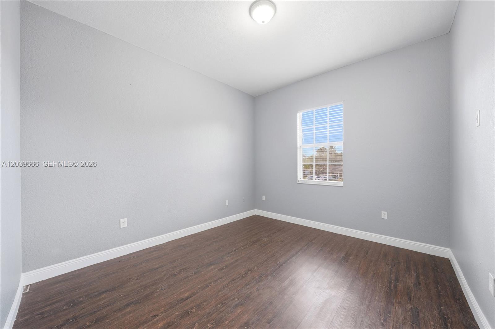 A12039666 Property Photo 35