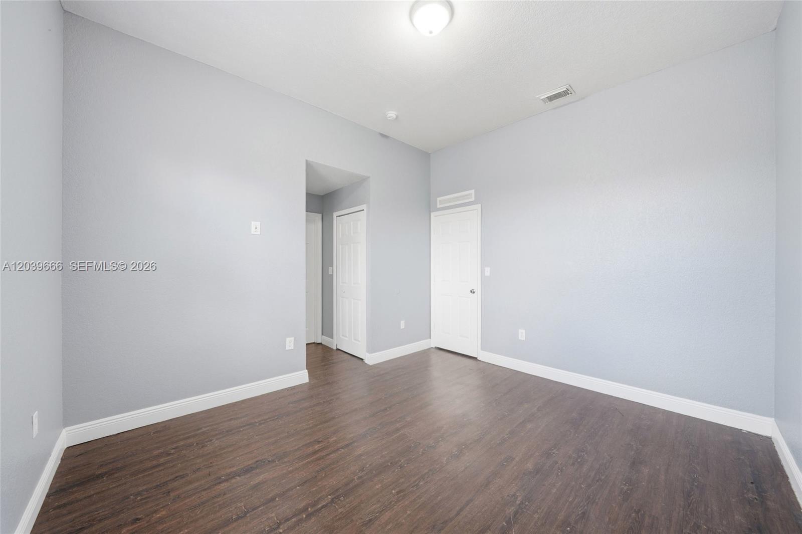 A12039666 Property Photo 37