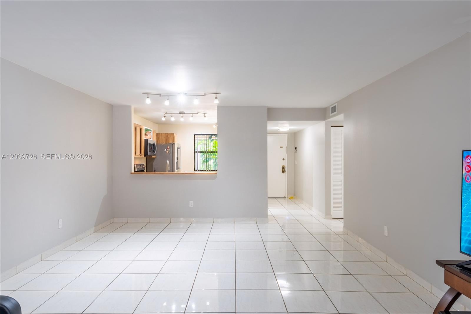 601 Ives Dairy Road 101-8 Property Photo 1