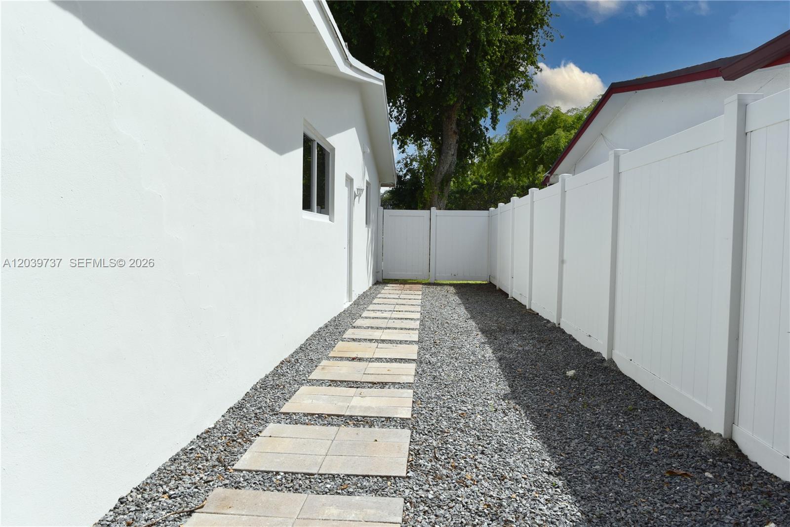 A12039737 Property Photo 20