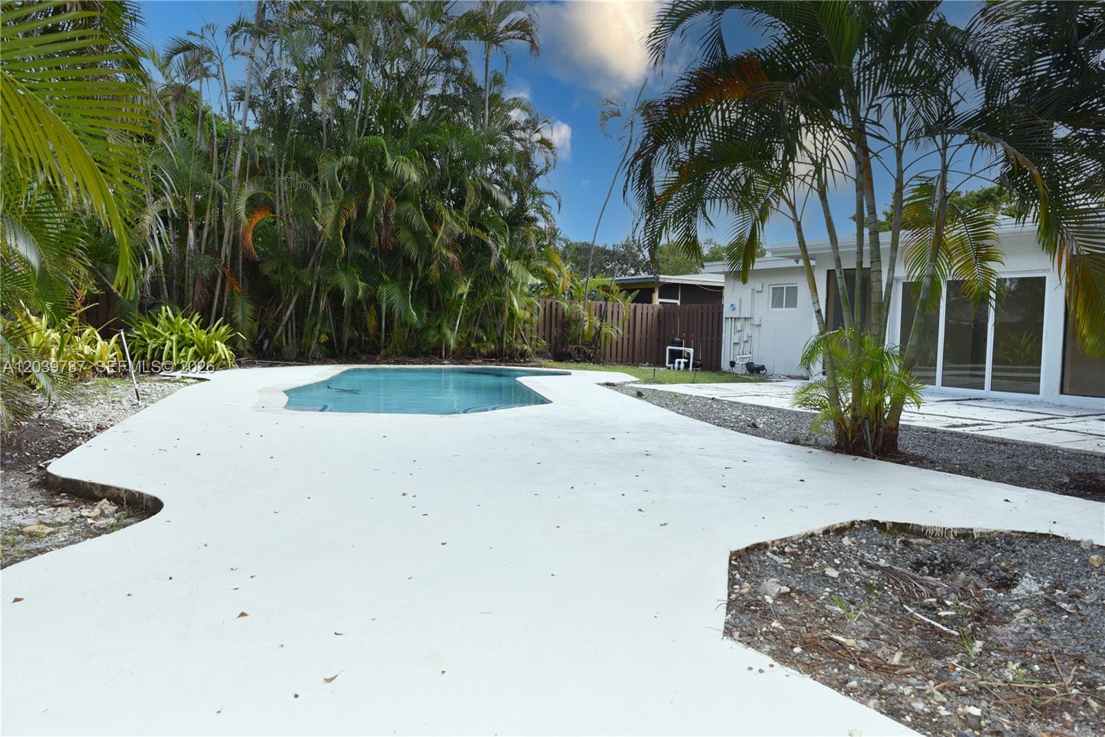 A12039737 Property Photo 26