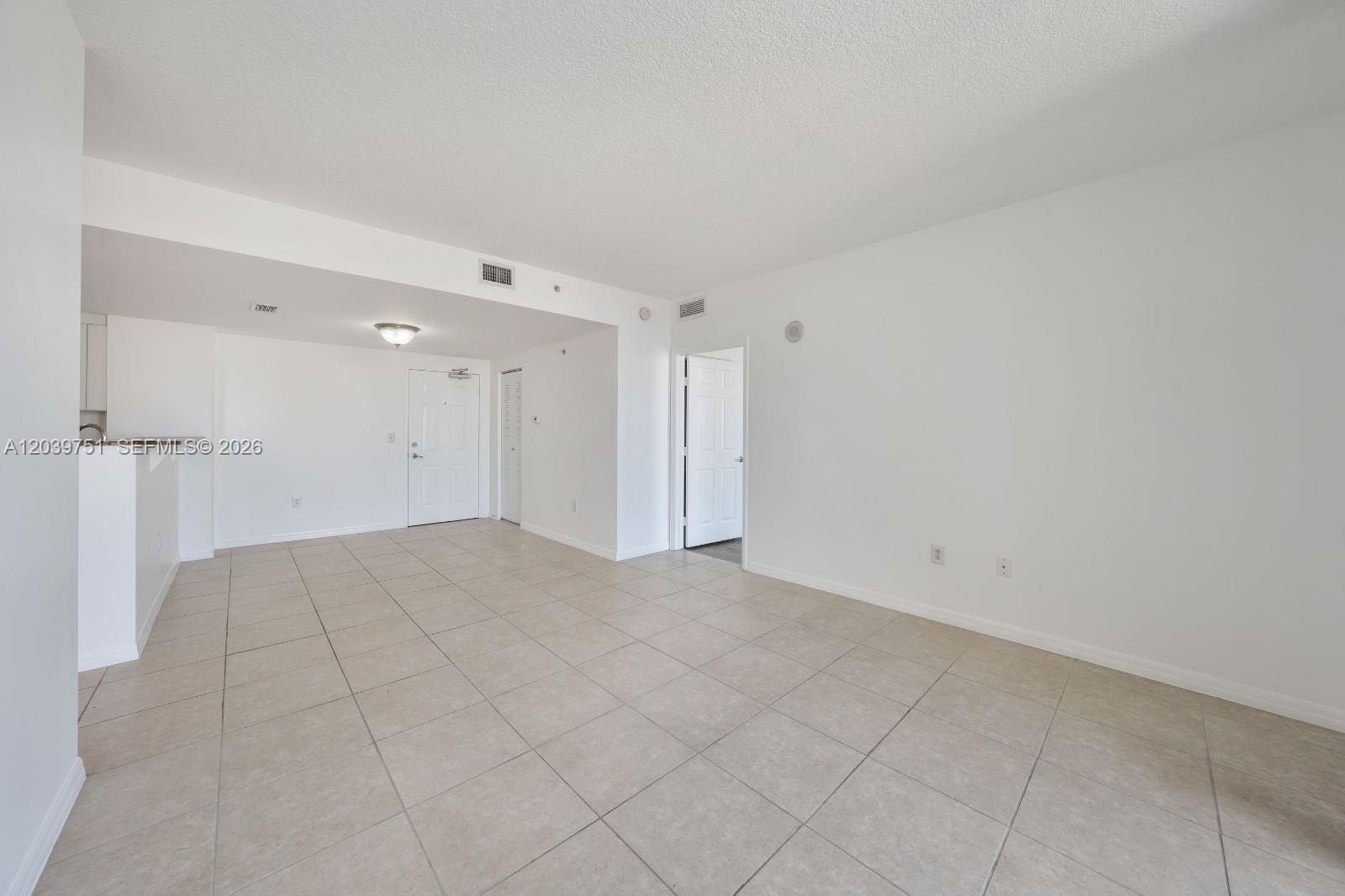 215 Sw 42nd Avenue 507 Property Photo 4