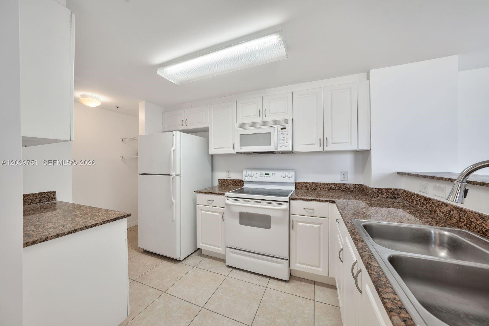 215 Sw 42nd Avenue 507 Property Photo 5