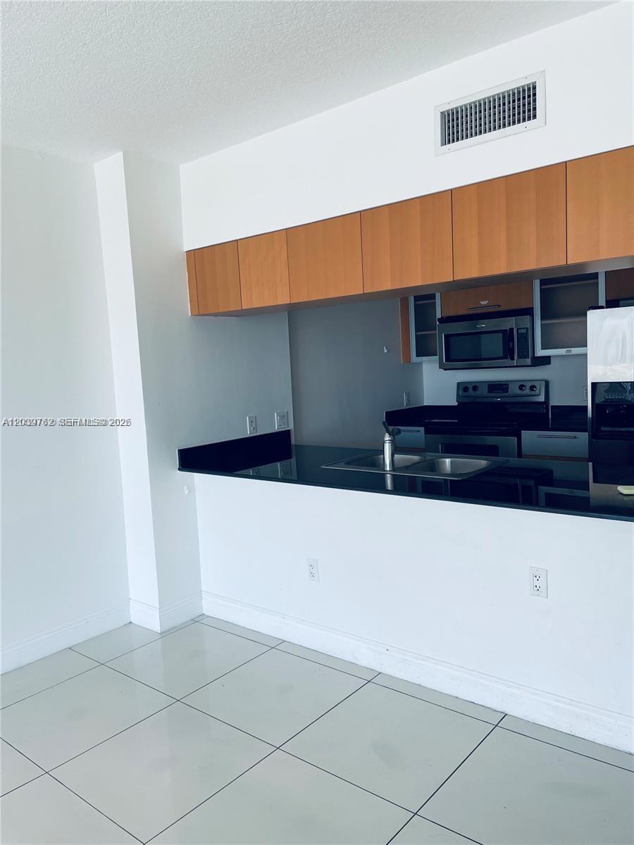 1750 N Bayshore Drive 2112 Property Photo 3