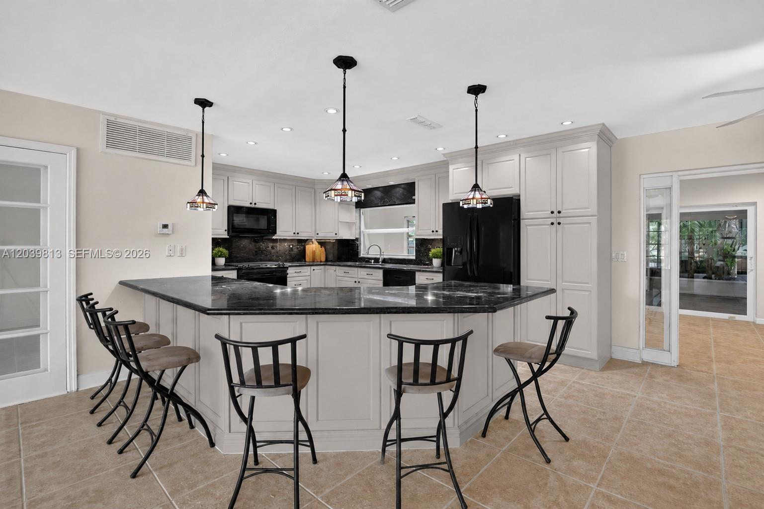 5511 Taylor Street Property Photo 5