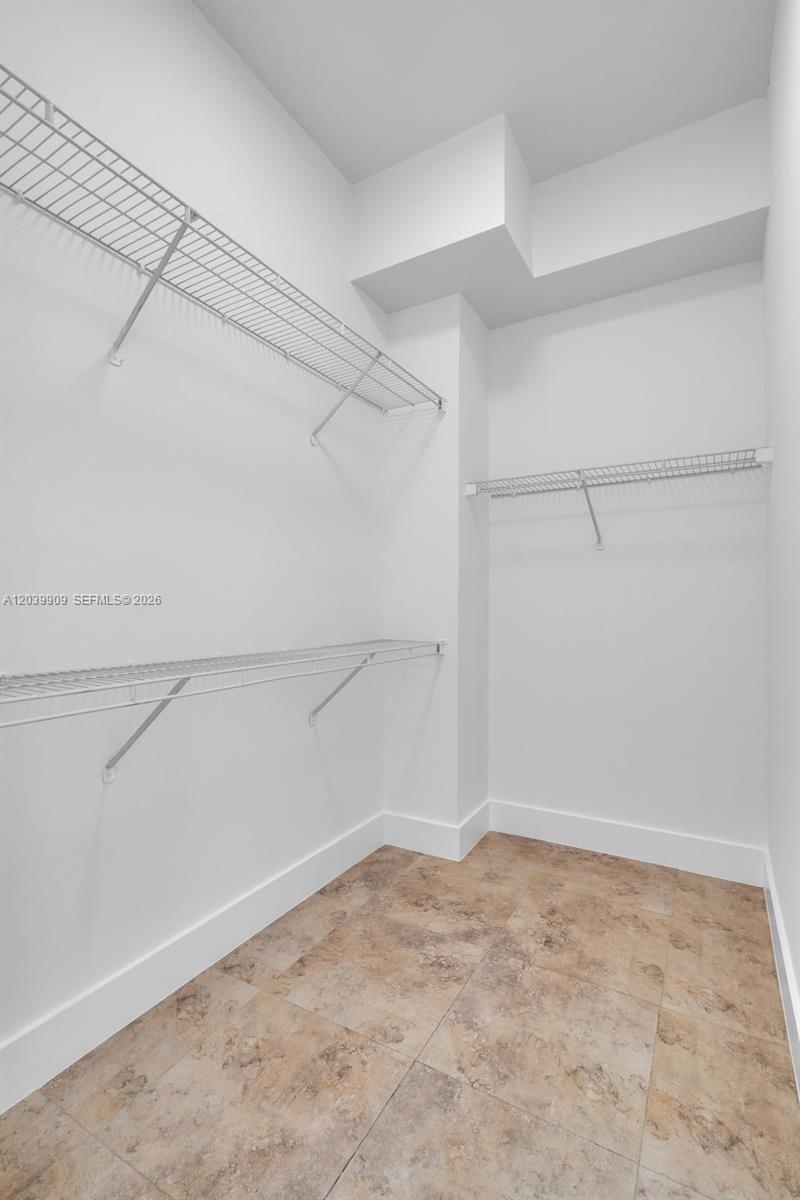 520 Se 5th Avenue 1707 Property Photo 12