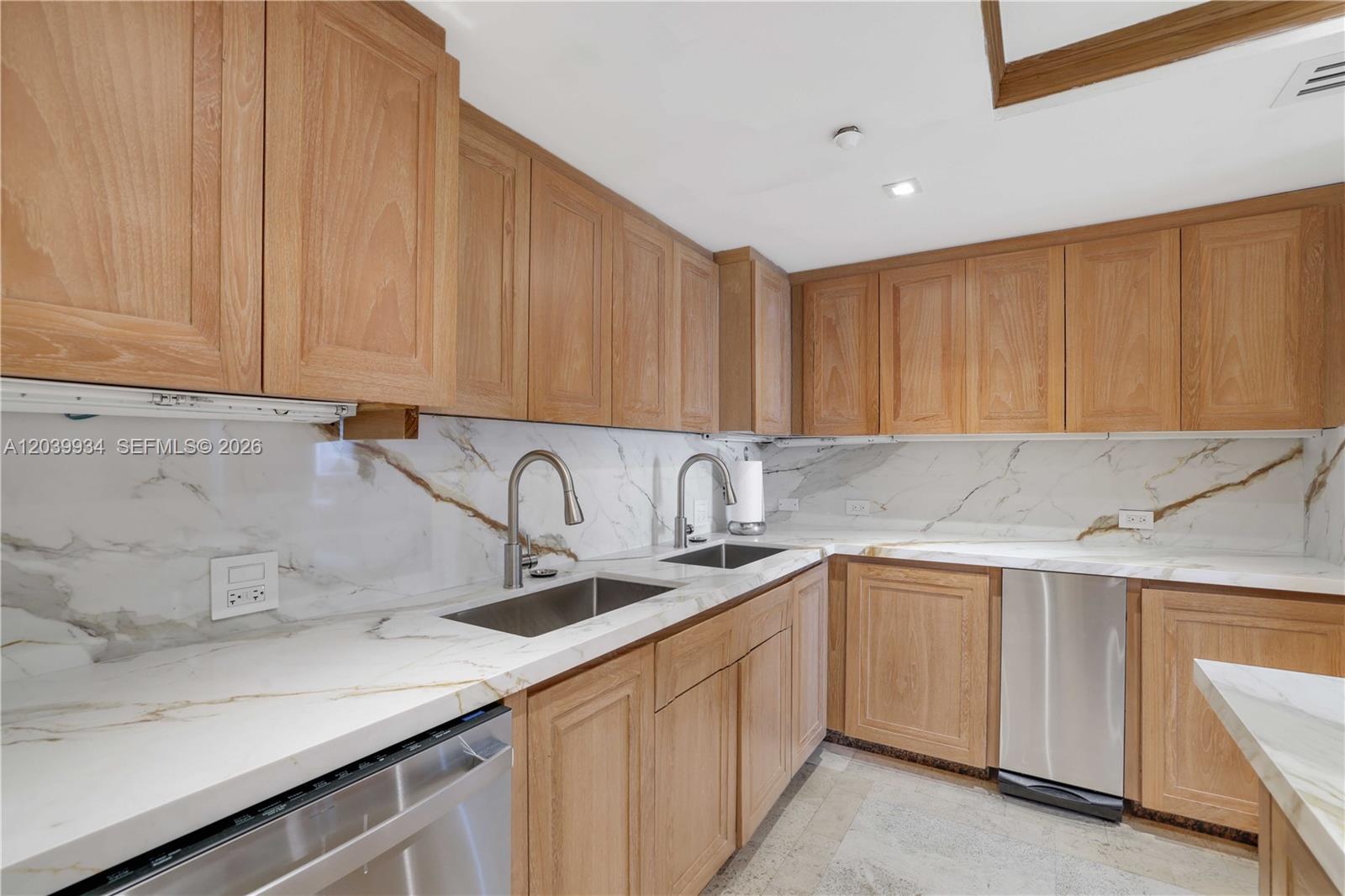 5025 Collins Avenue 1103-1104-1105 Property Photo 14