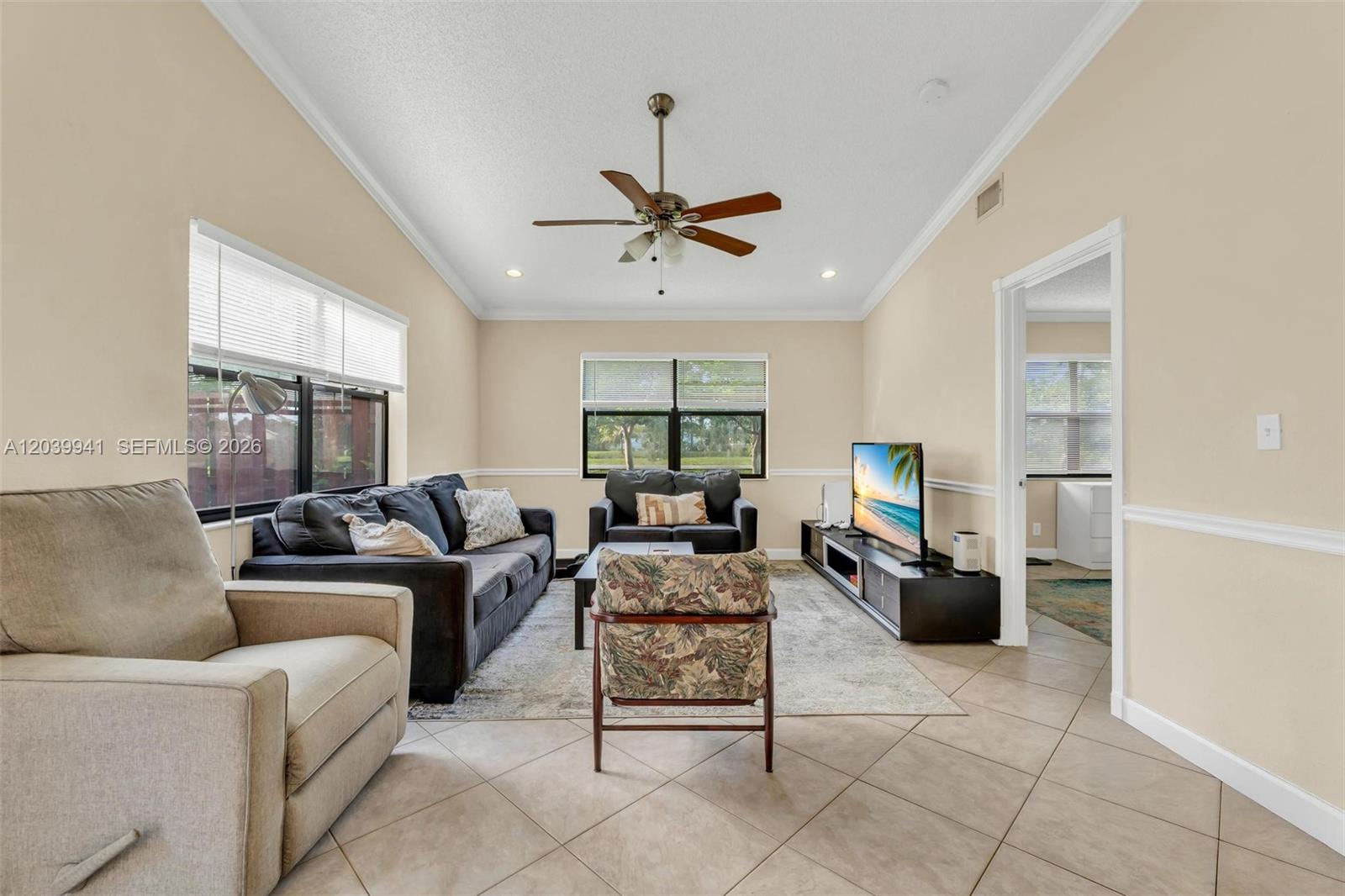 6633 N Parkway Drive 5-7 Property Photo 14