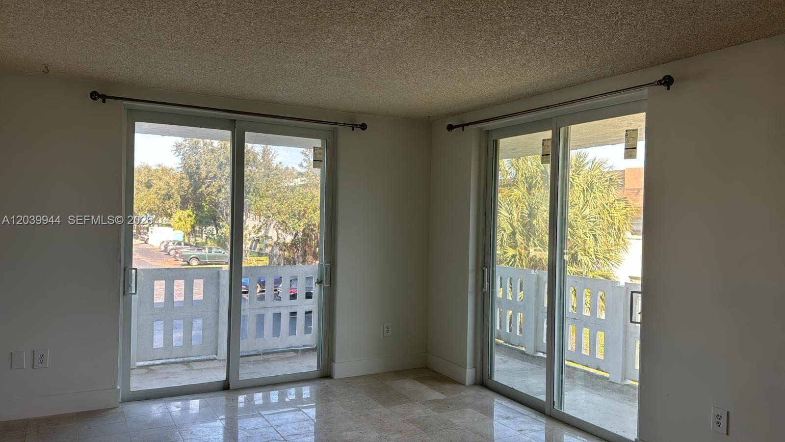 919 Hillcrest Drive 201 Property Photo 2