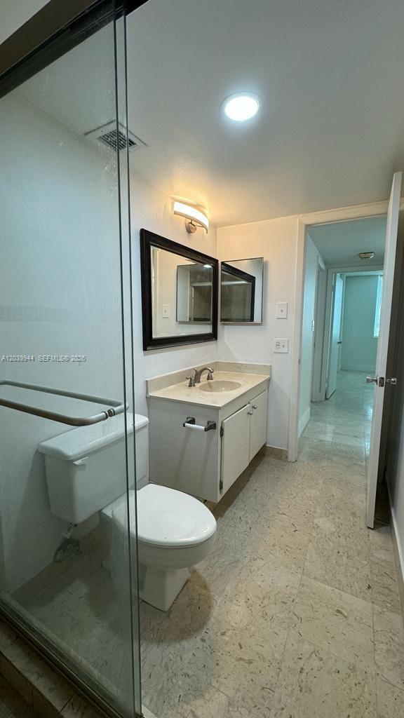919 Hillcrest Drive 201 Property Photo 5