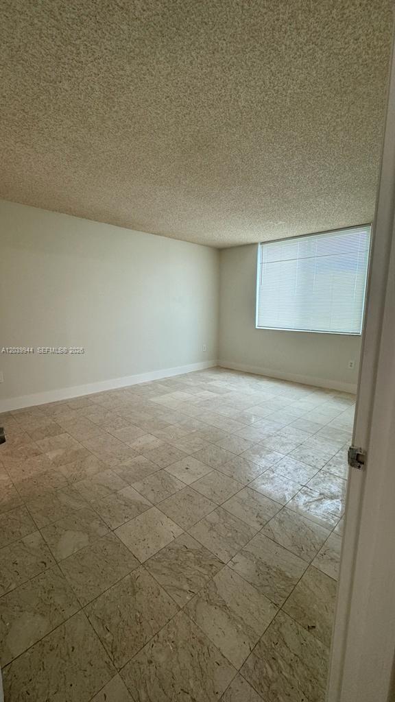 919 Hillcrest Drive 201 Property Photo 8