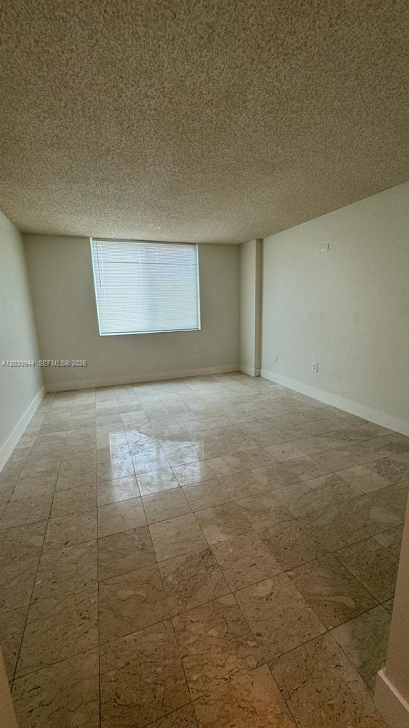 919 Hillcrest Drive 201 Property Photo 10