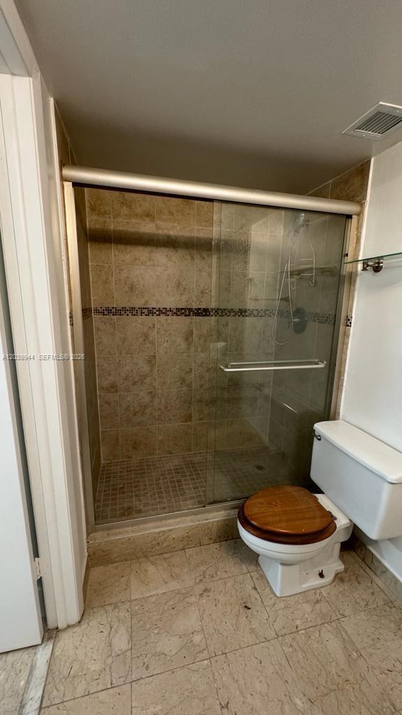 919 Hillcrest Drive 201 Property Photo 15