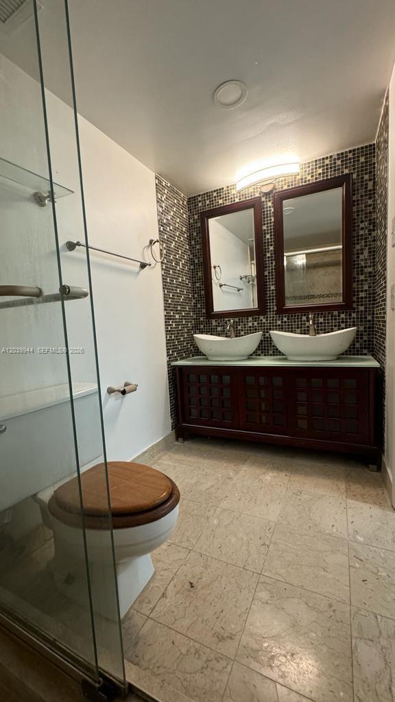 919 Hillcrest Drive 201 Property Photo 17