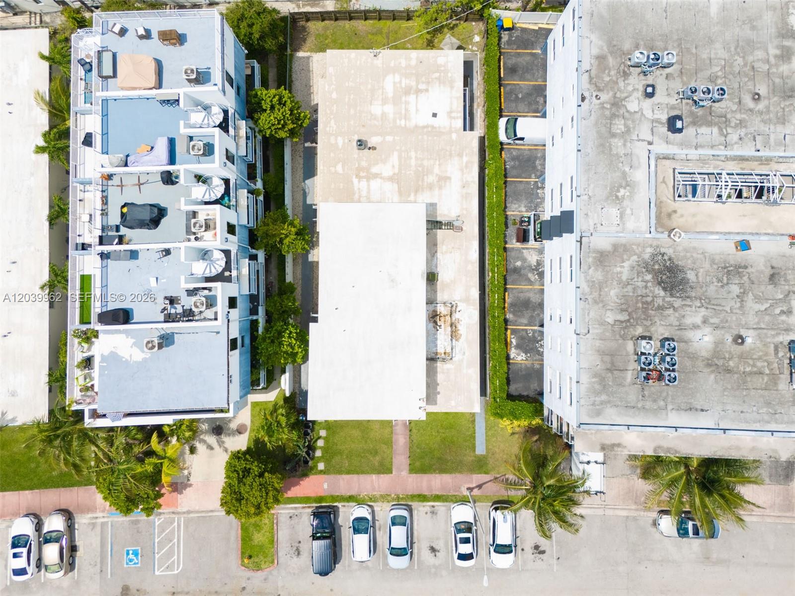 1980 Biarritz Drive Property Photo 4