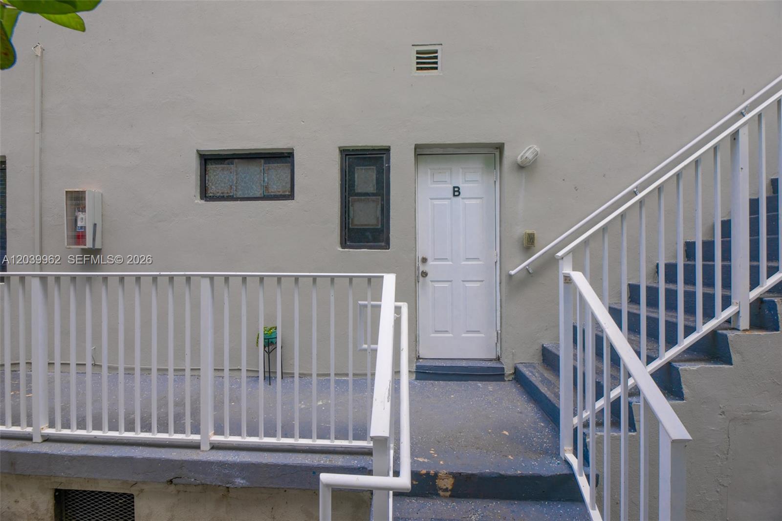 1980 Biarritz Drive Property Photo 8